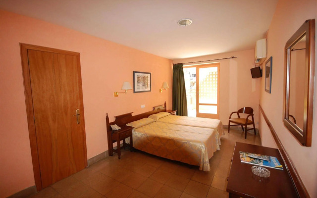 Vintage Hotel Mercedes