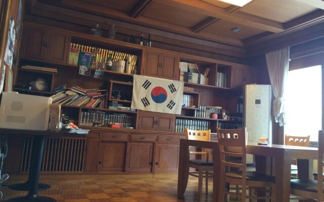 Hongdae Orange Guesthouse