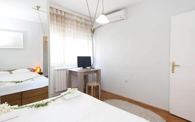 One Bedroom Apartment Hip & Spacious