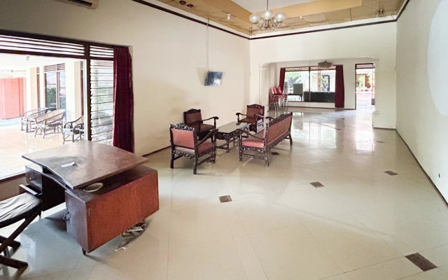RedDoorz @ Makuta Guest House Prawirotaman Yogyakarta – Guest Rooms – Yogyakarta
