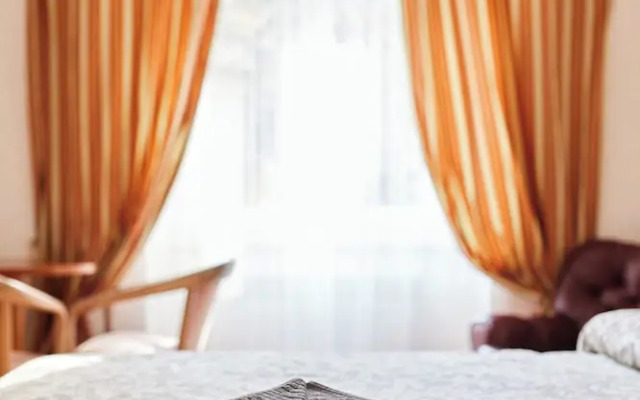 Room & Parking Assistance