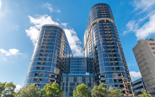 Lovely Sunny 2-bedroom Apartment With Pool and Gym — 2-star hotel in Phillip