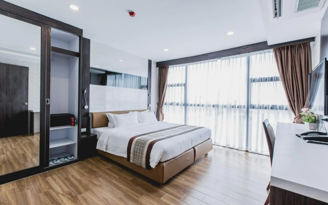 Golden Jomtien Beach Hotel