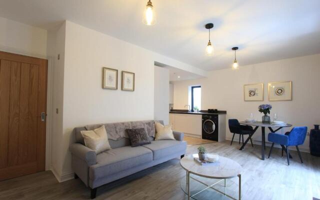 Cabot Mews Apartment 5