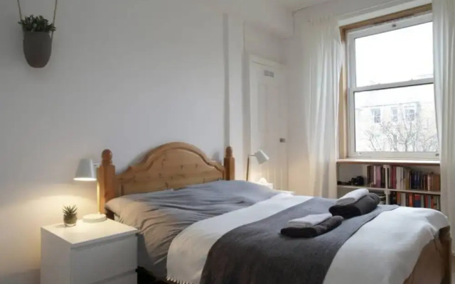 2 Bedroom Flat Near City Centre