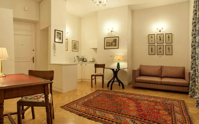 Crystal Suites Old Town