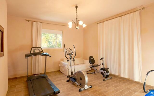 Peaceful Villa on Kamilari with Pool And Sun Lounger