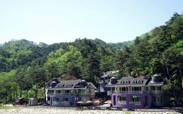 Royaltree Pension