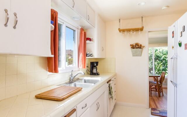 Delightful 2BR Ventura Duplex by RedAwning