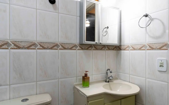 Apto com Excelente Localiza o a 50m da Praia