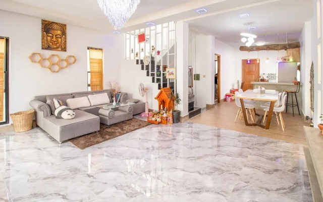 Central Modern Private Villa by La San