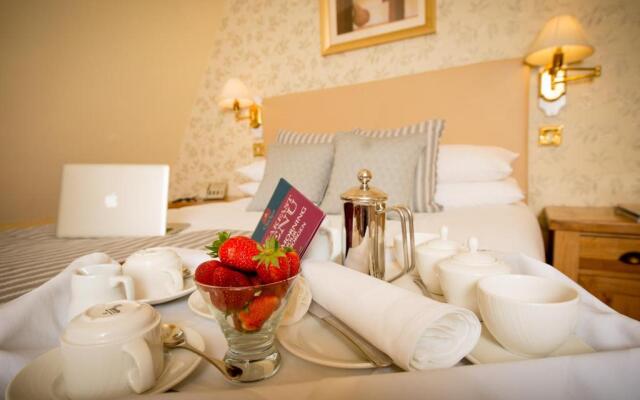 The Glen Yr Afon House Hotel