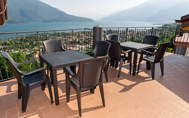 Big Apartment with View of Lake Como