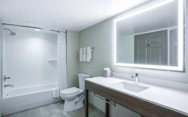 Holiday Inn Express & Suites Bradenton East-Lakewood Ranch by IHG