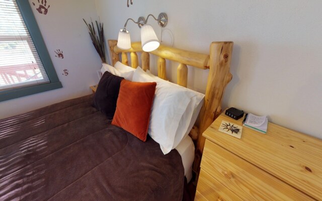 The Cozy Kokopelli Studio Cabin