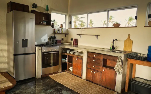 Pura Vida Tofo Beach House