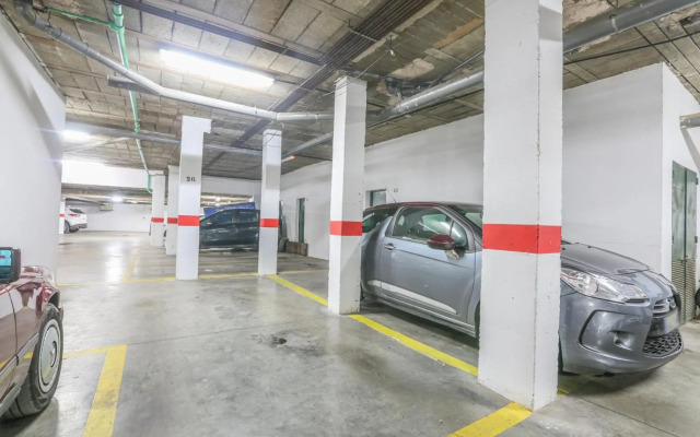 JUDERIA CENTER PREMIUM SUITES FREE Parking