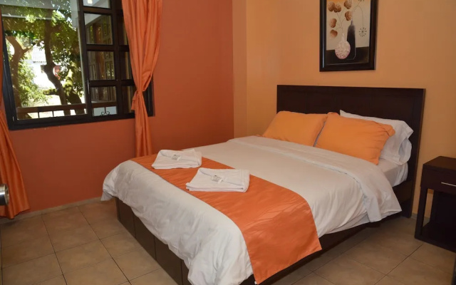 Hotel La Chimenea Casa De Piedad