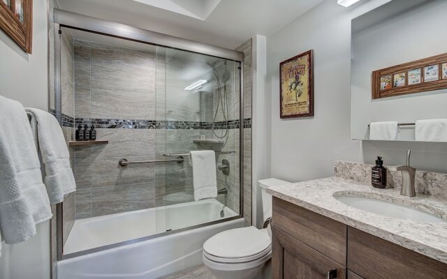 3br Slopeside Beaver Creek  Ski-in, Sleeps 10 3 Bedroom Townhouse by RedAwning