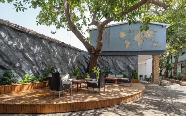 Tropic Beach Club Side