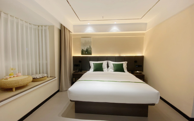 GreenTree Inn Express Hotel((Hebi East Station Store)