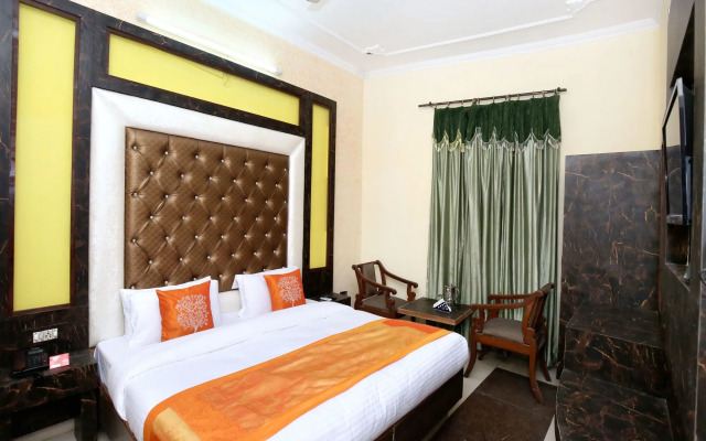 OYO 11318 Hotel Shagun