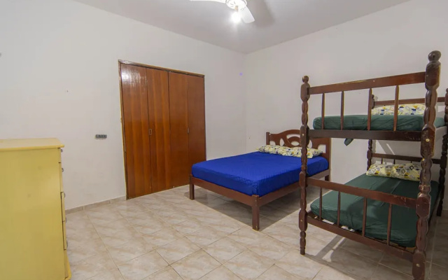 Casa com Piscina e Garagem a 550m da Praia