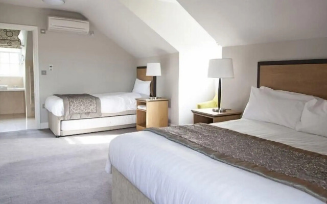 The Riverside House Hotel