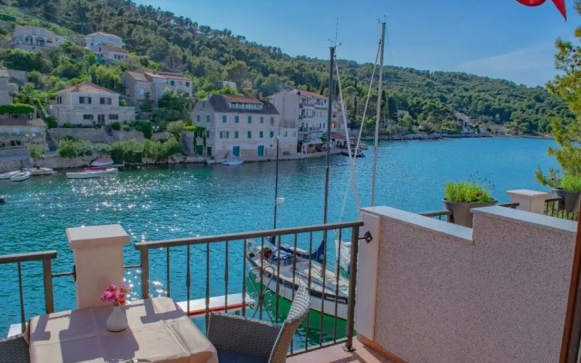 Daira - Great Location - A2