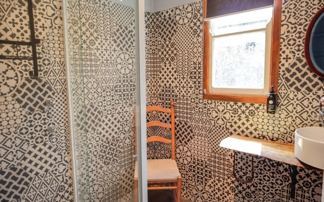 Spacious 4-bed Home in Central Tenterfield – Bathroom – Tenterfield
