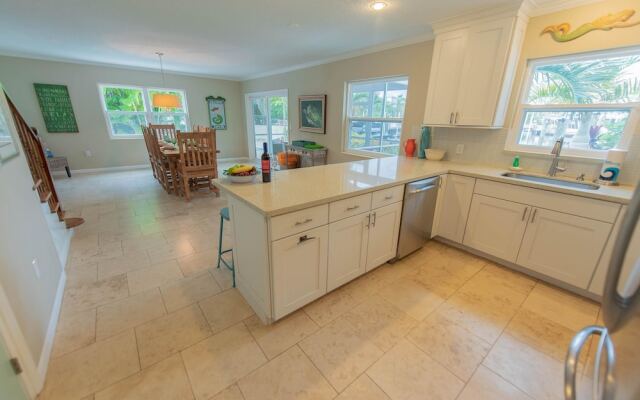 Harbor Side Apartment 5