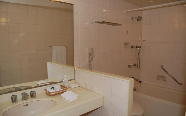 Luke Plaza Hotel