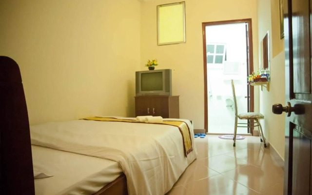 Happy Day Hotel