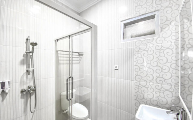 RedDoorz Premium near Museum Angkut Batu 3