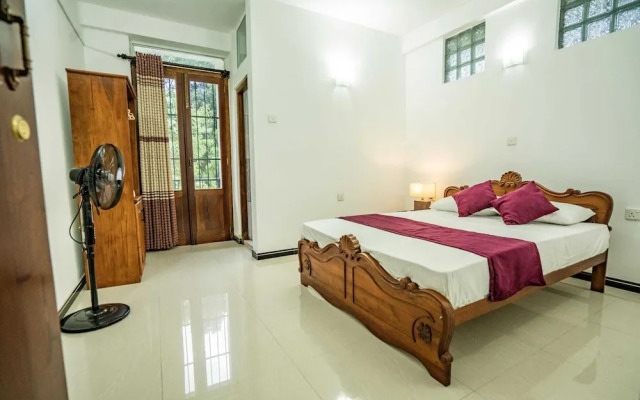 Spacious 4-bed Apartment in Katugastota