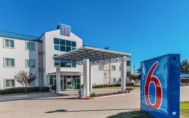 Motel 6 Benbrook, TX - Fort Worth