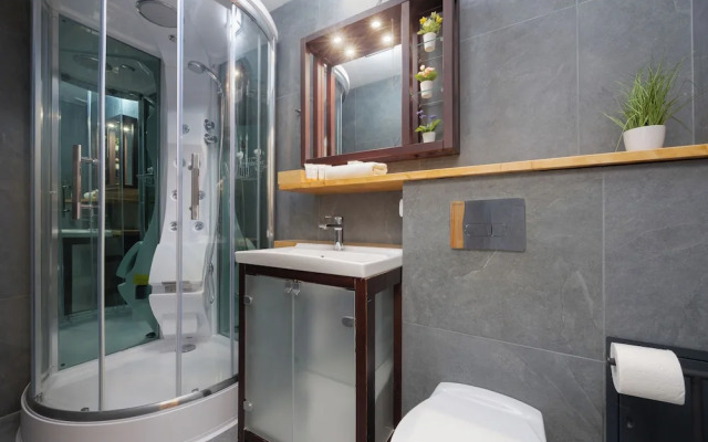 Traditional Warsaw Apartment by Renters