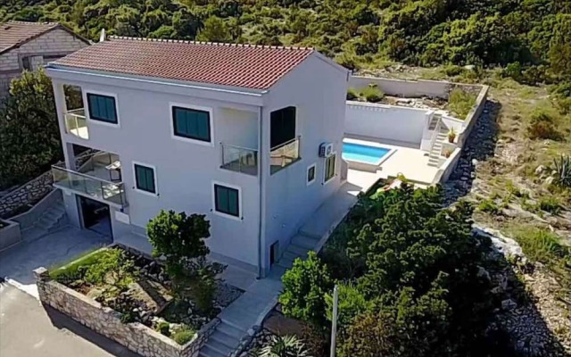 Charming Holiday Home in Cara With Swimming Pool
