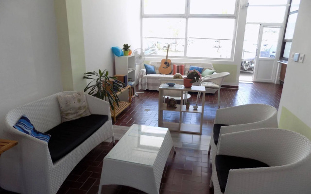 Rooms and apartments Galeb