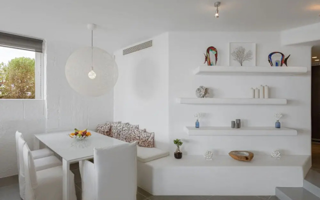 Luxurious Beachfront Villa Maira