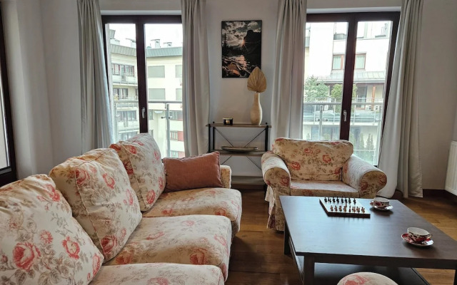Ludwinowska Cozy Apartment by Renters