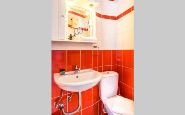 Penthouse with big terrace 2 mins from the metro