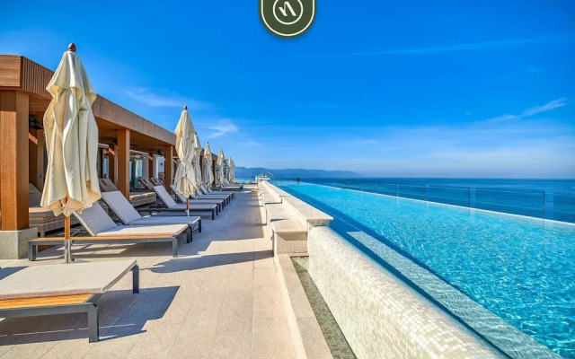 Condo With Oceanview - 2BR Condo - Rooftop Pool