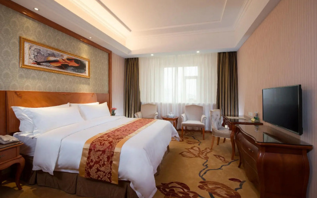 Vienna Hotel (Shenzhen Nanyou Clothing City Nanguang Metro Station)