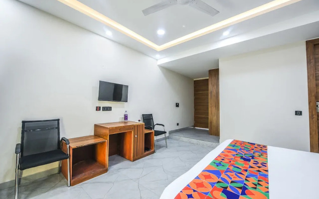 Fabhotel The Grand Velvet