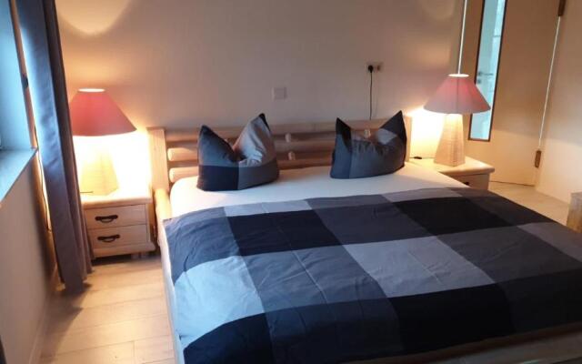 Whirlpool, Fußbodenheizung, Nintendo NES, Netflix, Wintergarten & Workspace