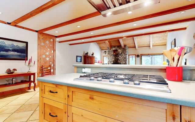 Val DIsere 9 Spacious and Walk to The Village, Washer Dryer, Gas Grill, Master Suites and More by RedAwning