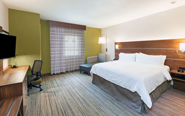 Holiday Inn Express & Suites Lenexa - Overland Park Area by IHG
