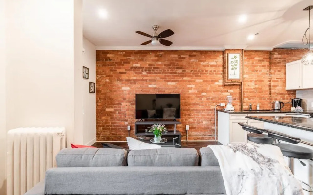 Upscale 2BR With King Bed-prime Location