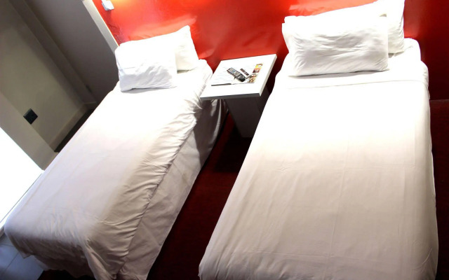 Life Hotel - The Aviator